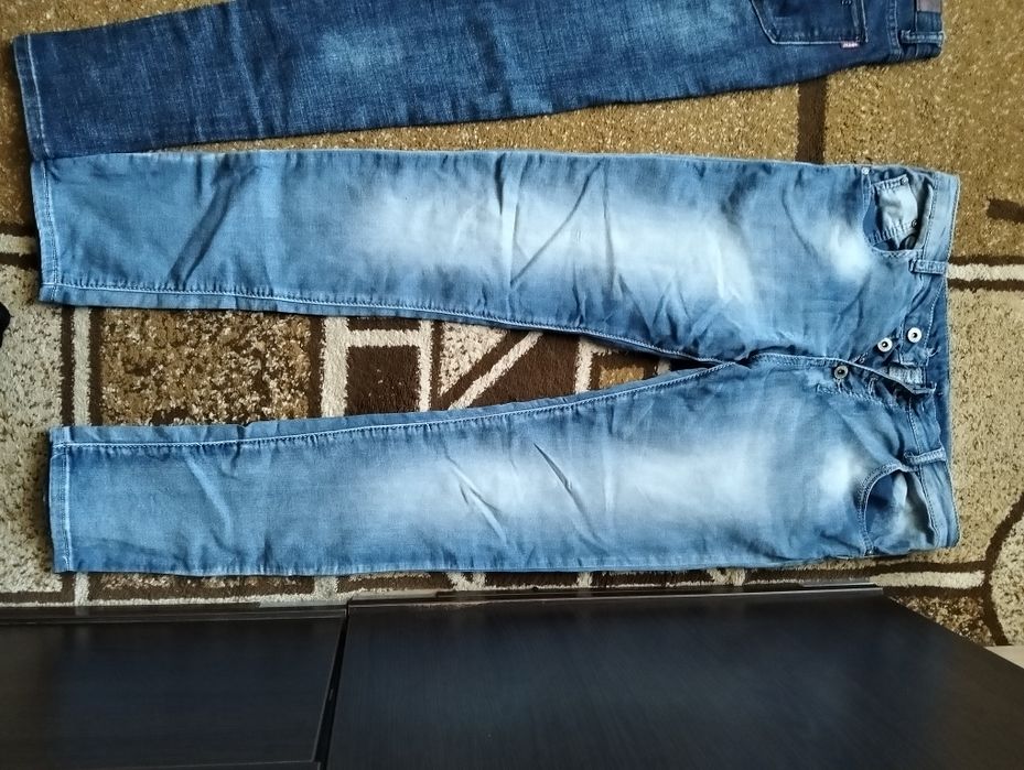 Продам женские джинсы.