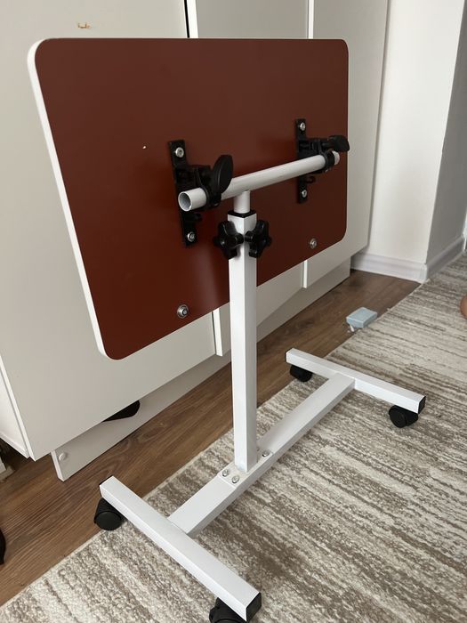 Стол регулируемый