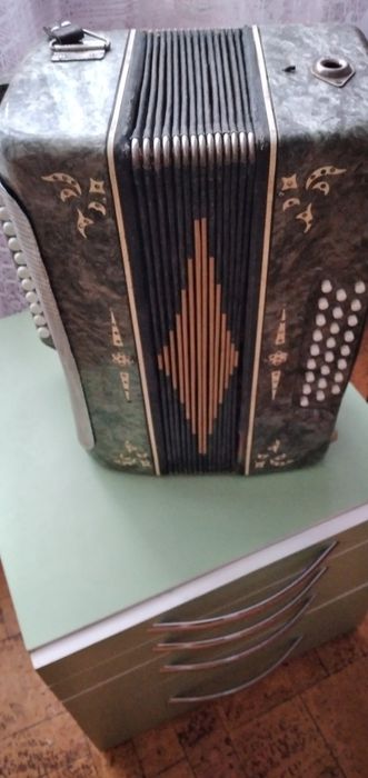 Продам гармонь 80 годов