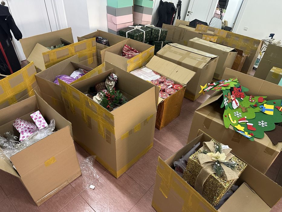 Оптовая распродажа новогоднего товара