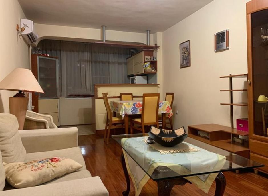 Двустаен апартамент в ж.к. Дървеница.