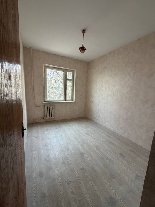 Сергели Спутник 4 2/2/4 без ремонта,балкон 1,2х5 48м²