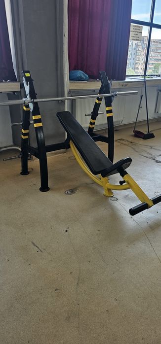 Aparate fitness profesionale , presa piept ,presa picioare la 45, banci piept
