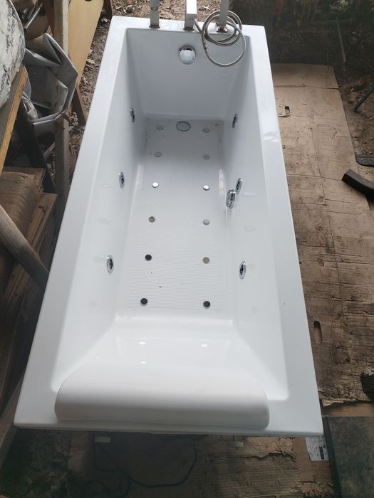 Италианска хидромасажна вана (Джакузи) – КАТО НОВА!
Продавам висок кла