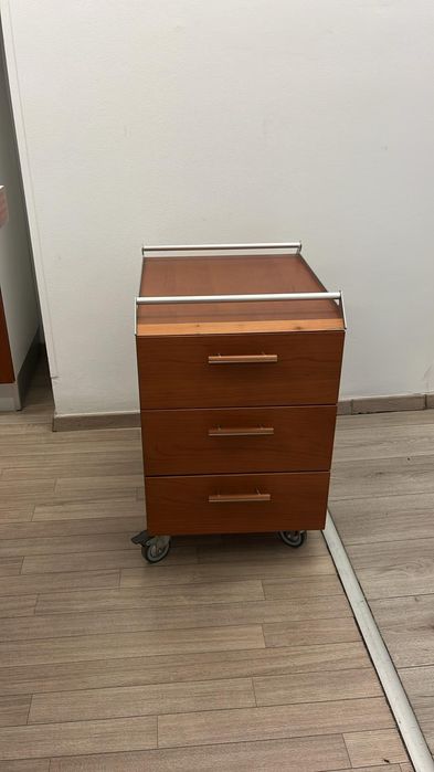Bucătărie modernă completă cu insulă