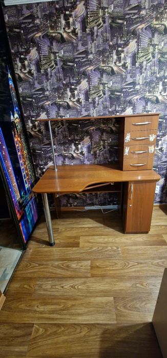 Стол компьютерный