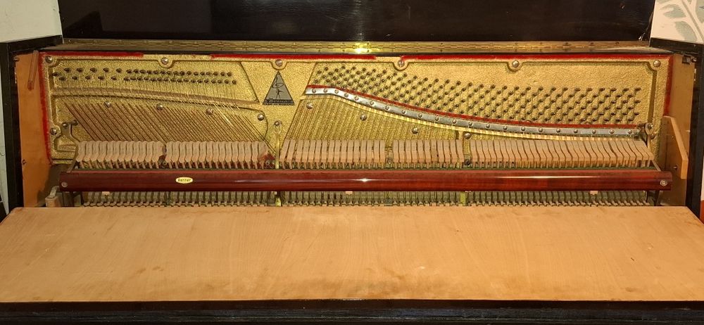 Pianină Doina București, placă bronz cu mecanică Renner  recondiționat