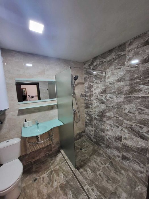 Двустаен под наем в затворен комплекс!