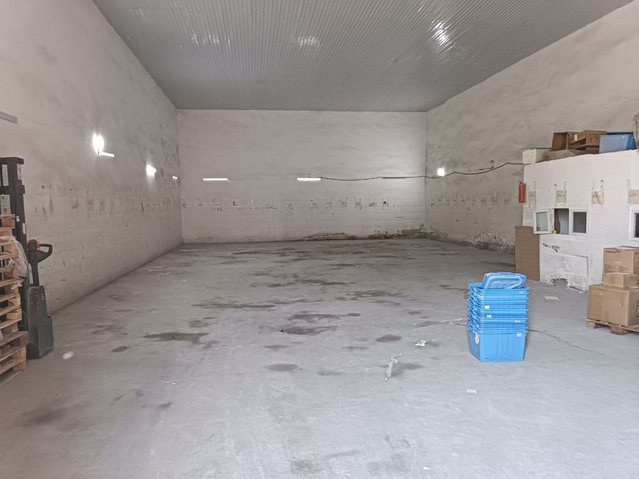 Ижарага Фаргона шахар марказида 300м2 склад  , Польша бозорга