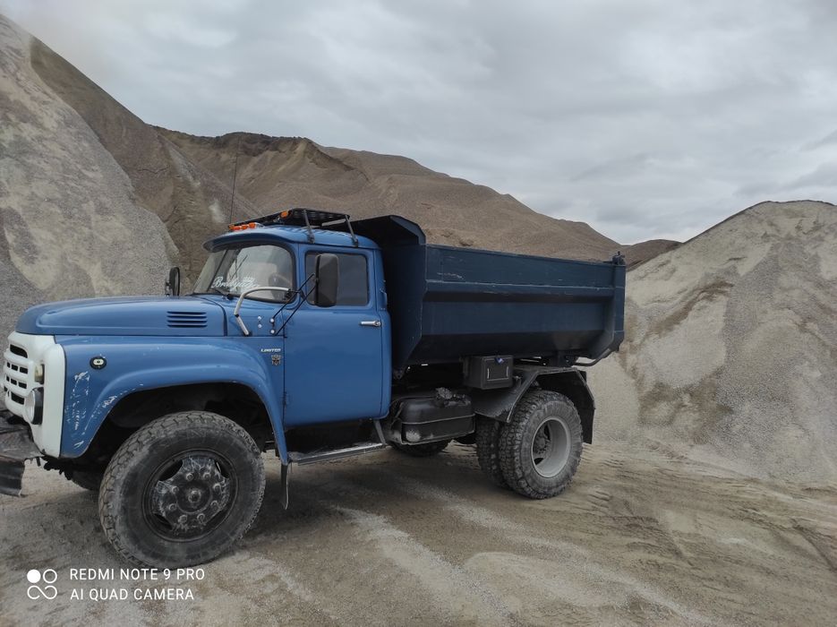 Сникерс щебенчитый,песок ,отсев, щебень,вывоз строй мусора итд.