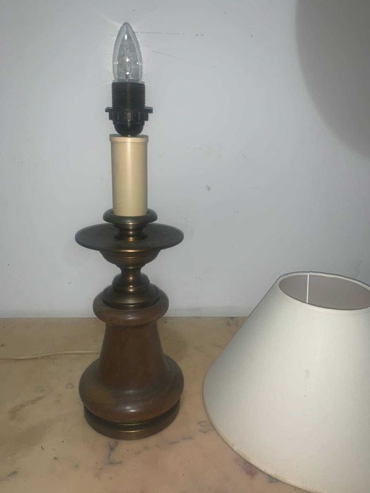 Veioza din lemn si ornamente din cupru