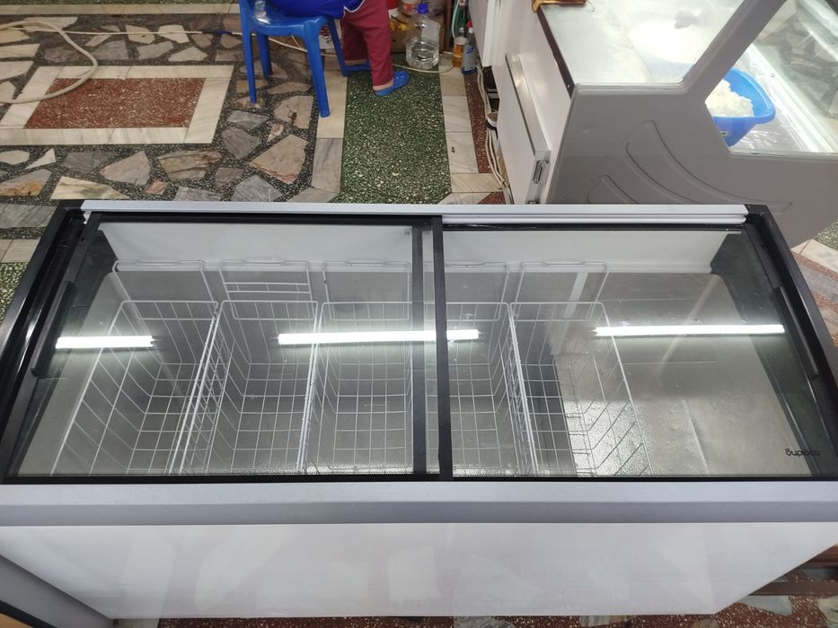 Продам витрину и морозильную камеру