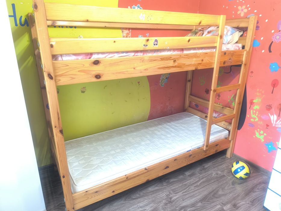 Двуетажно легло с 2бр матраци