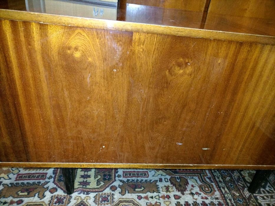 Дървена ракла за дрехи