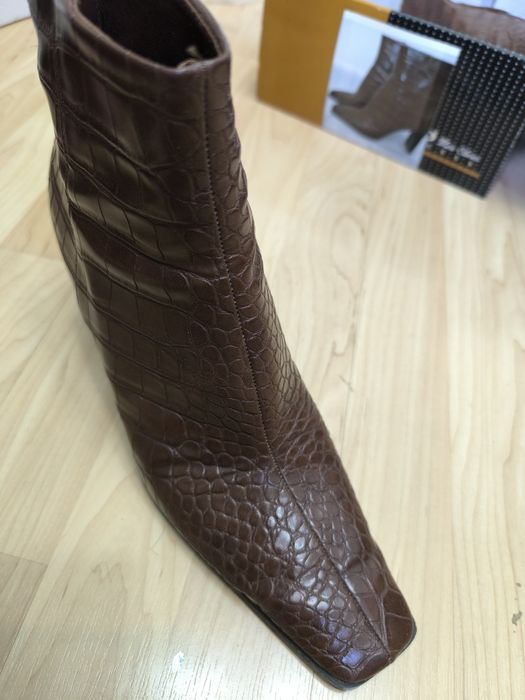 Продаю женские ботильоны