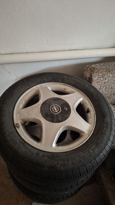 Продам комплект шины титанка опель