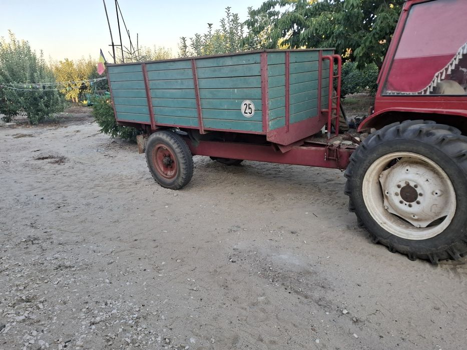 Vând remorca basculabila pe spate cilindru gros in  4 trepte