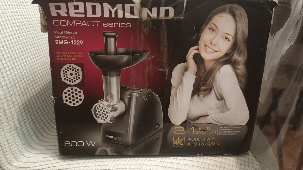 Мясорубка "Redmond"
