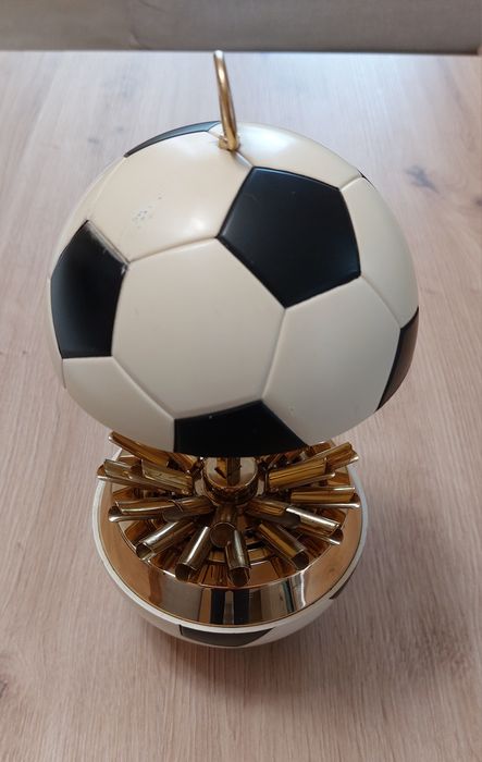 Футболна топка- декоративен диспенсър за цигари, 1970г.