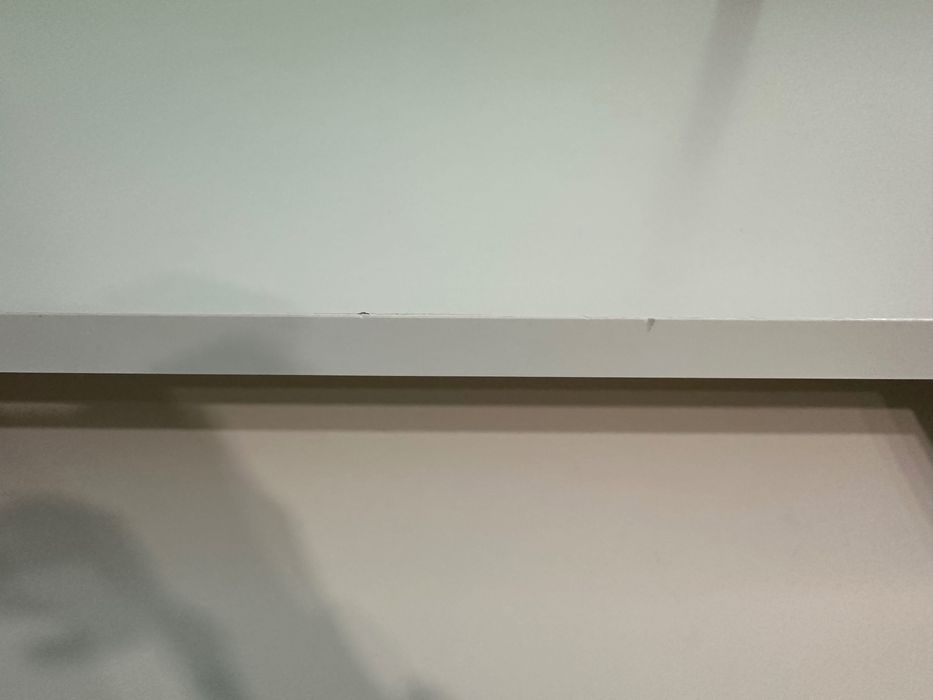 Бяло бюро от ИКЕА и стойка за монитор/ лаптоп