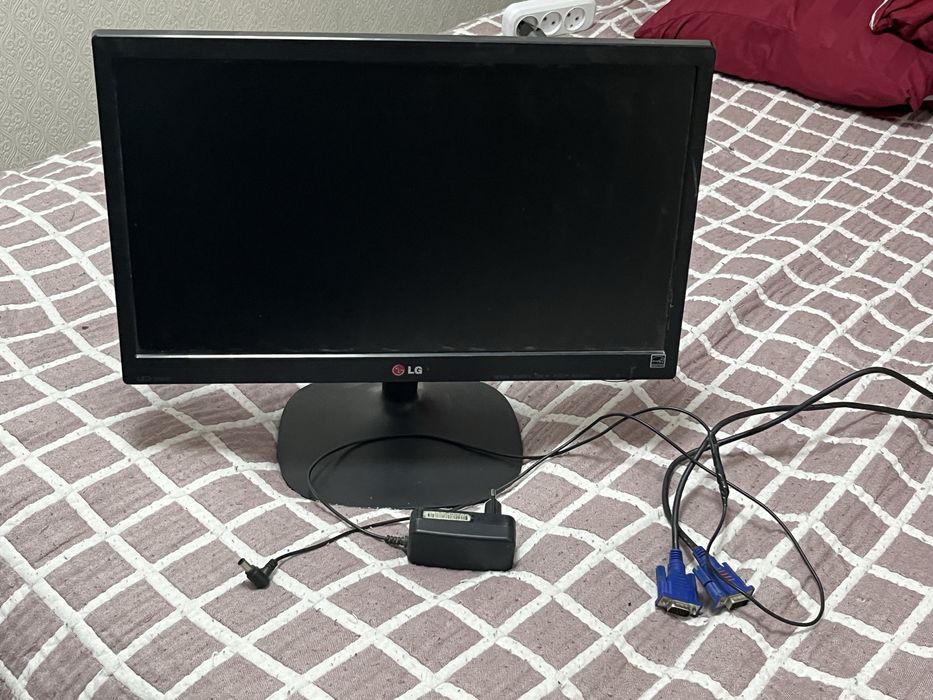 монитор LG Б/У продам срочно