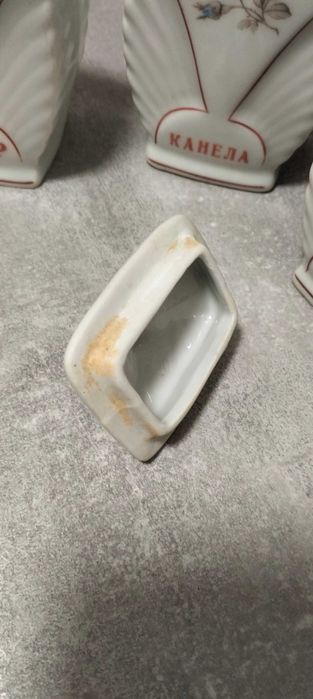 Продавам порцеланови кутии за подправки