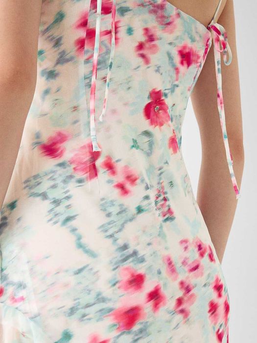 Лятна асиметрична рокля