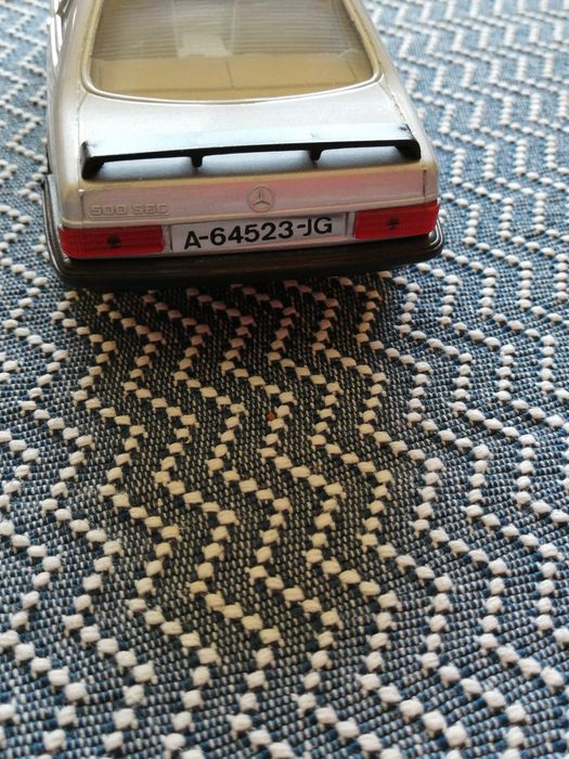 Метални колички.