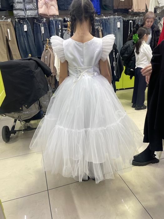 Продам платье бальное , белое,  пышное !