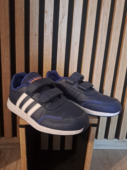 Adidași copiii albastri