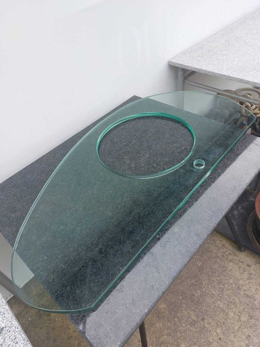 Стъклен плот за баня