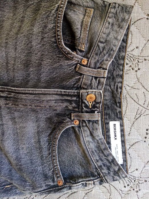 Дънки Bershka EUR 32