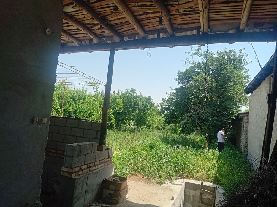 Uy sotiladi srochna arzonga