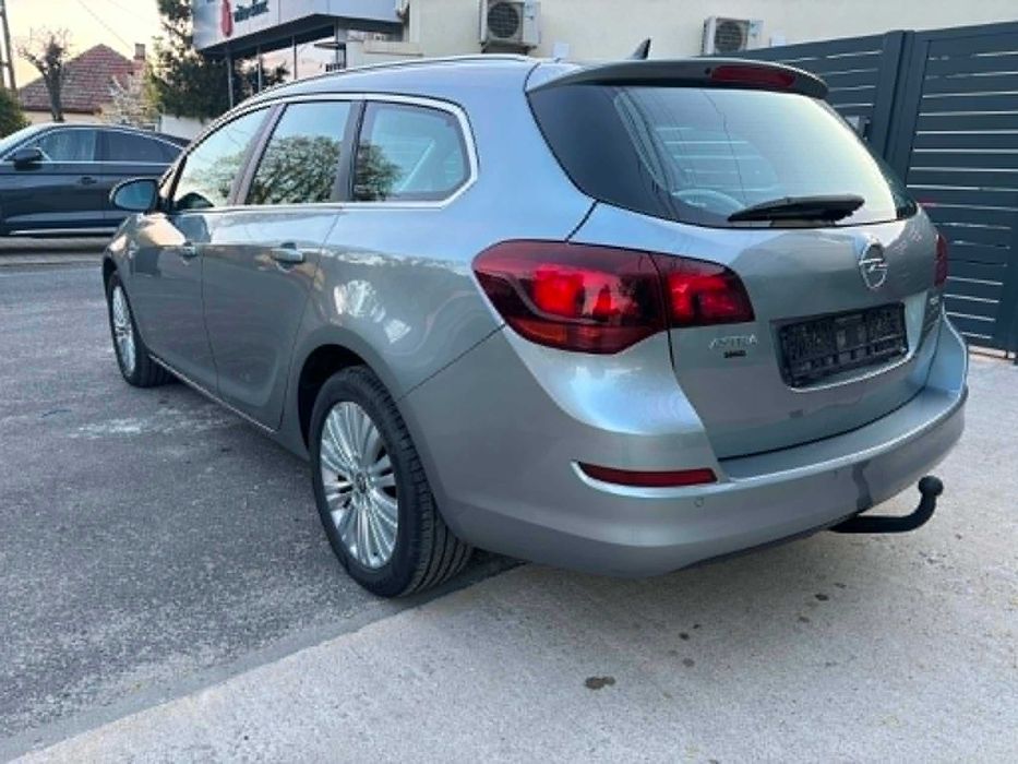 Vand  opel astra j  an 2011  motor 1.7 CDTI 6 viteze  euro 5 consum 4L