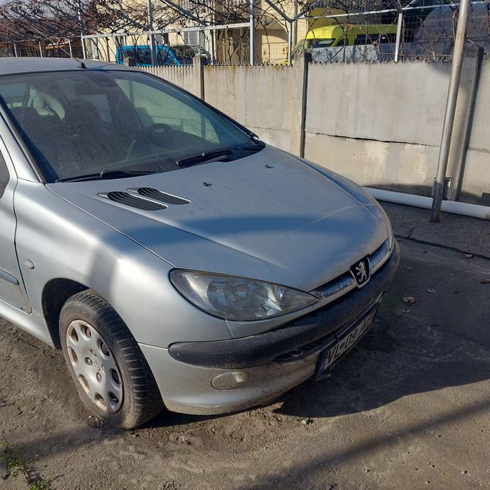 Peugeot.      206
