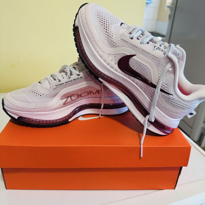 Маратонки Nike!Нови