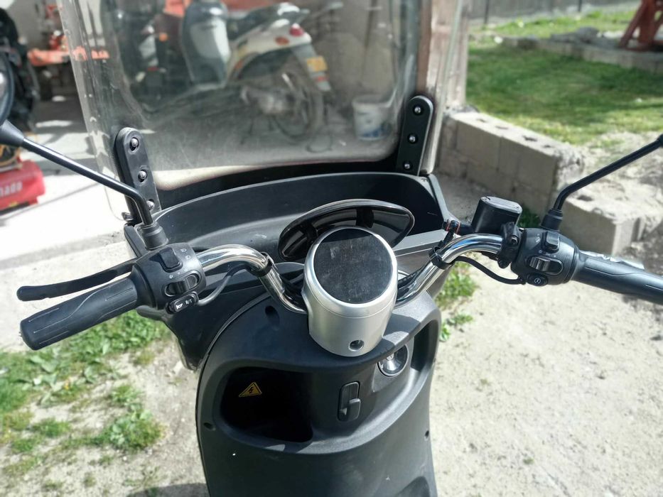 scuter electric limitat la 25km/h ( nu necesita permis )