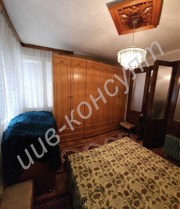 Просторен апартамент, гр. Велико Търново, ул. Никола Габровски