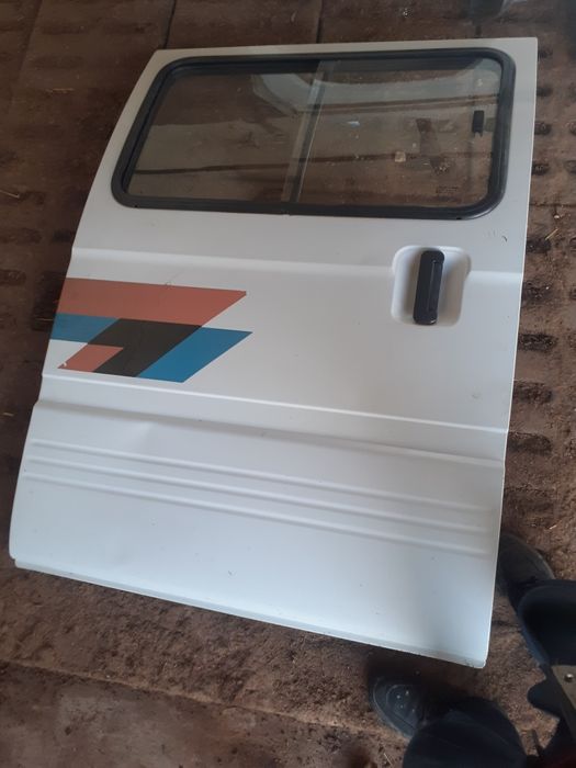 Eshiklar toza kraskasi yoq