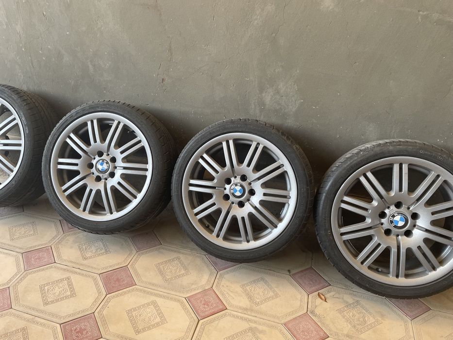 Продам комплект колес на BMW