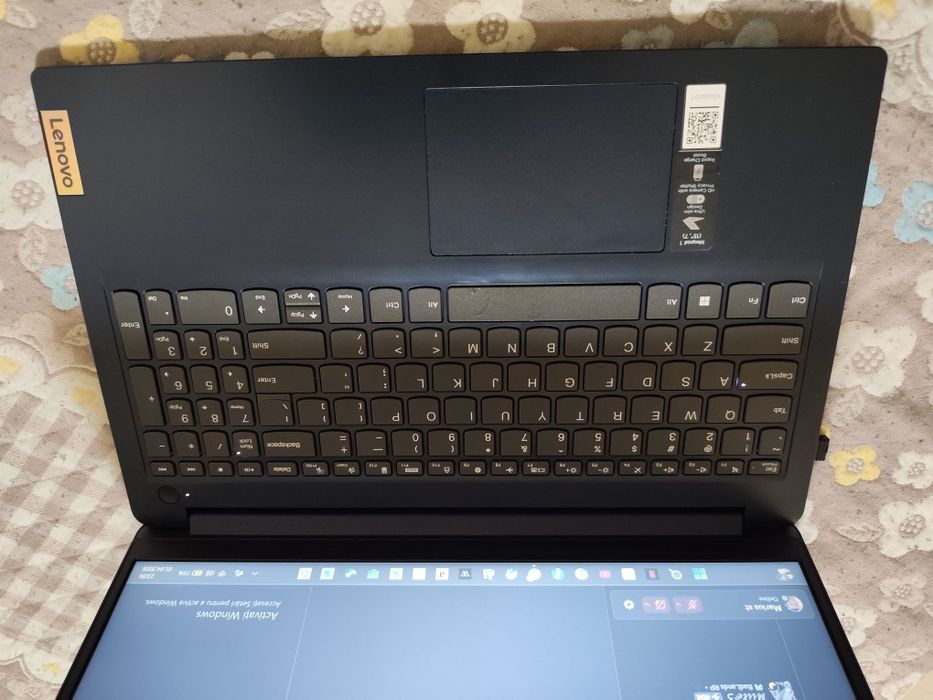 Vând laptop Lenovo