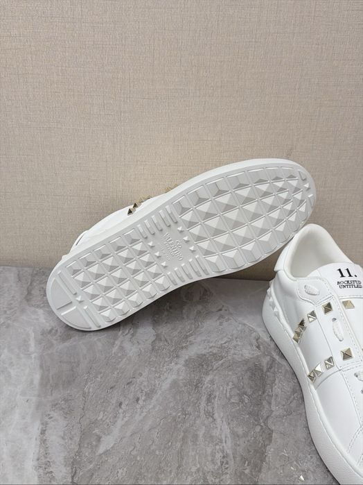 Adidasi Valentino