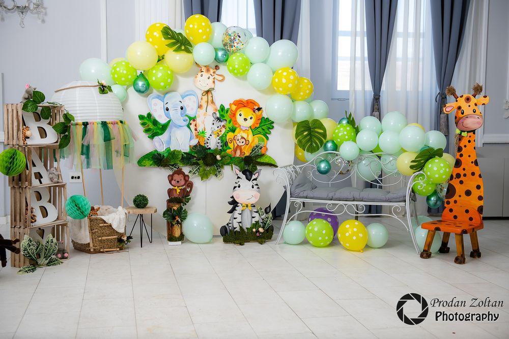 Decoratiuni botez Panou foto Aranjamente mese Baloane