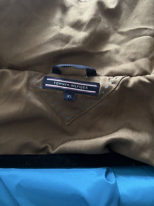 Geaca puf Tommy Hilfiger XS maro