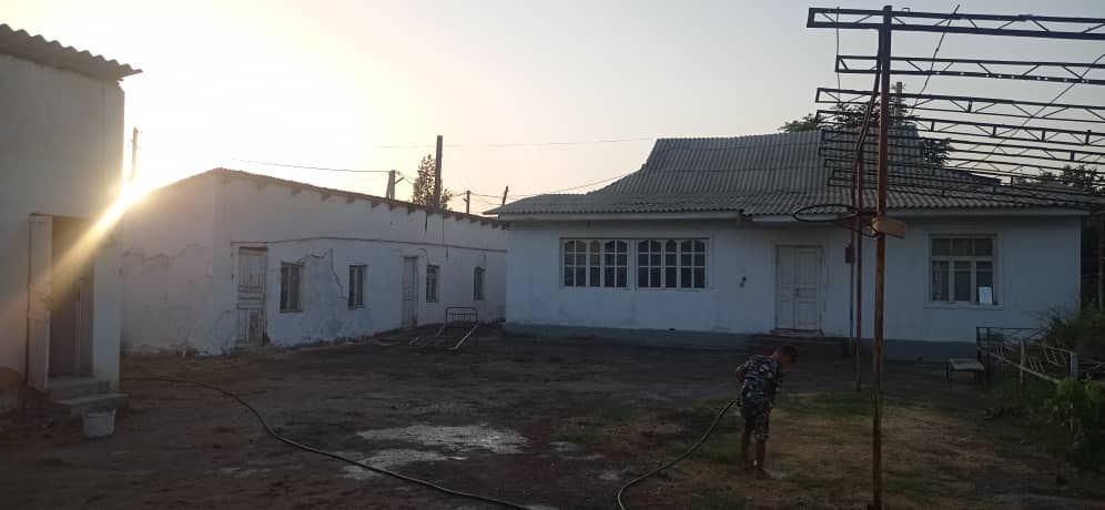 Uy sotiladi 7 xona kota uy xamda 2 xona vremika va 1 xona dokon