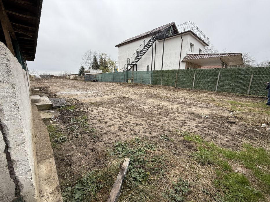 Casă bătrânească cu teren de vânzare – 1.220 mp