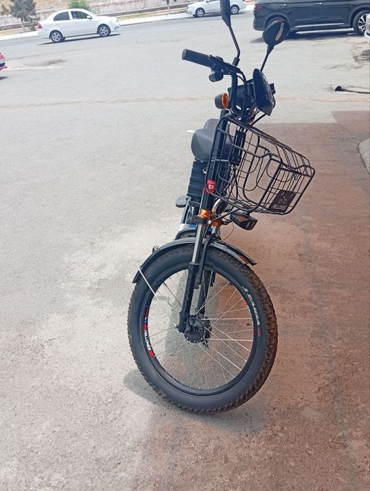 Skuter sotiladi holati yaxshi kaskasi ham bor