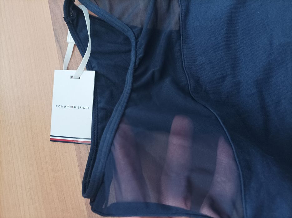 Tommy Hilfiger ново бюстие