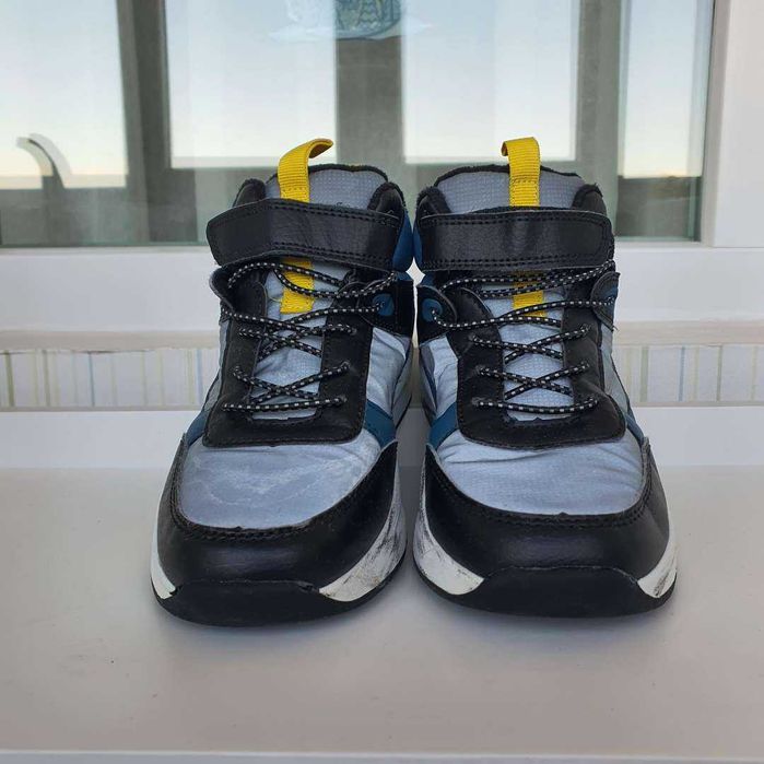 Детски спортни обувки