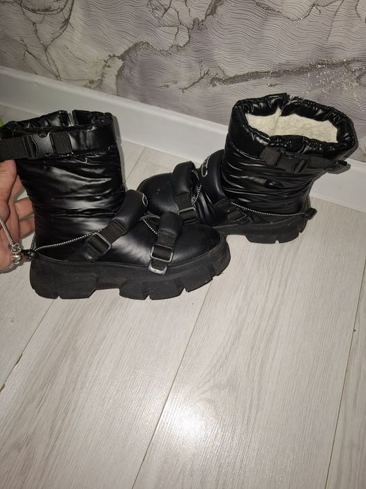 Продам дутики для девочки